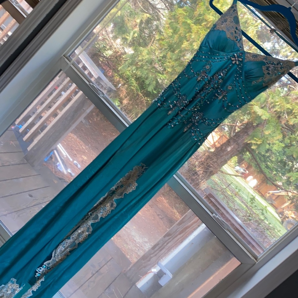 La femme formal dress